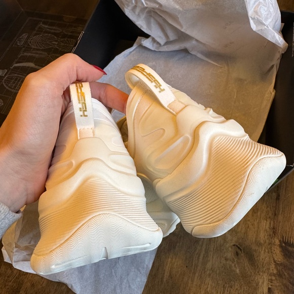 APL Limited Edition HySpeed Ivory/Metallic Gold Sneakers - Brand New - Picture 2 of 6